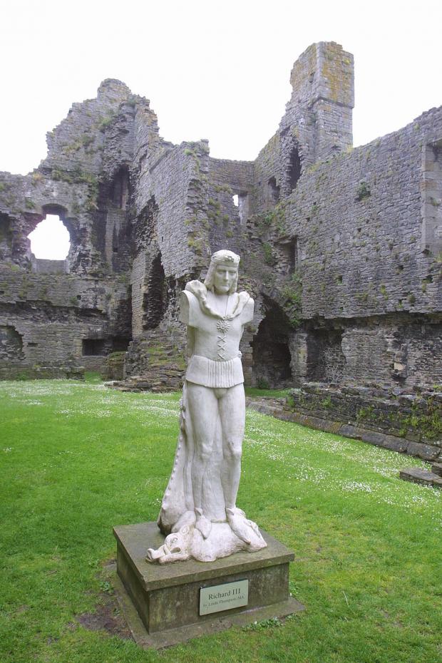 The Northern Echo: The statue of Richard III at Middleham Castle